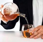 Set Decantador Whisky Globo Terráqueo con Barco (900ml) + 4 Vasos Grabados Premium - Imagen 2
