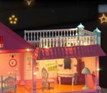 Casita de muñeca con luces, accesorios y muñequitas - Imagen 10