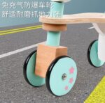 Triciclo de madera, camínador sin pedal. Modelo unicornio - Imagen 3